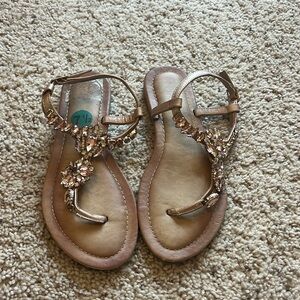 Women’s scandal size 7.5